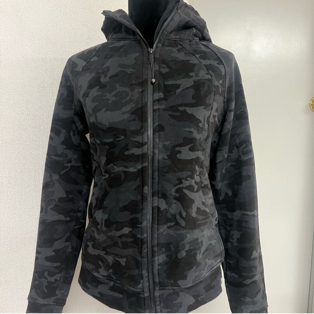 Lululemon Camo Scuba! Full Zip Size 8!